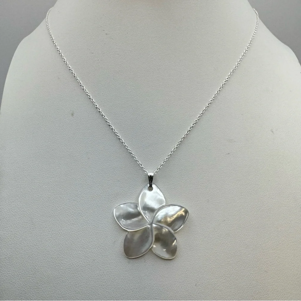 Sterling Silver Mother of Pearl Flower Pendant Necklace 18” Spring Clasp